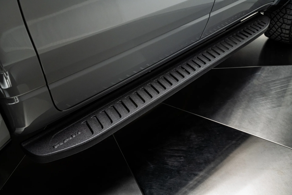 Stalowe Stopnie Boczne - Styl TRX - Zestaw (RAM 1500 19-23)