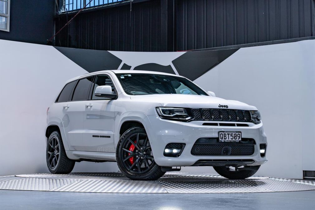 Body Kit TRACKHAWK SRT Styl - Zderzak Przedni i Tylny, Poszerzenia, Dyfuzor, Progi (GRAND CHEROKEE 14-21)