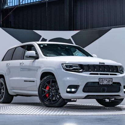 Body Kit TRACKHAWK SRT Styl - Zderzak Przedni i Tylny, Poszerzenia, Dyfuzor, Progi (GRAND CHEROKEE 14-21)