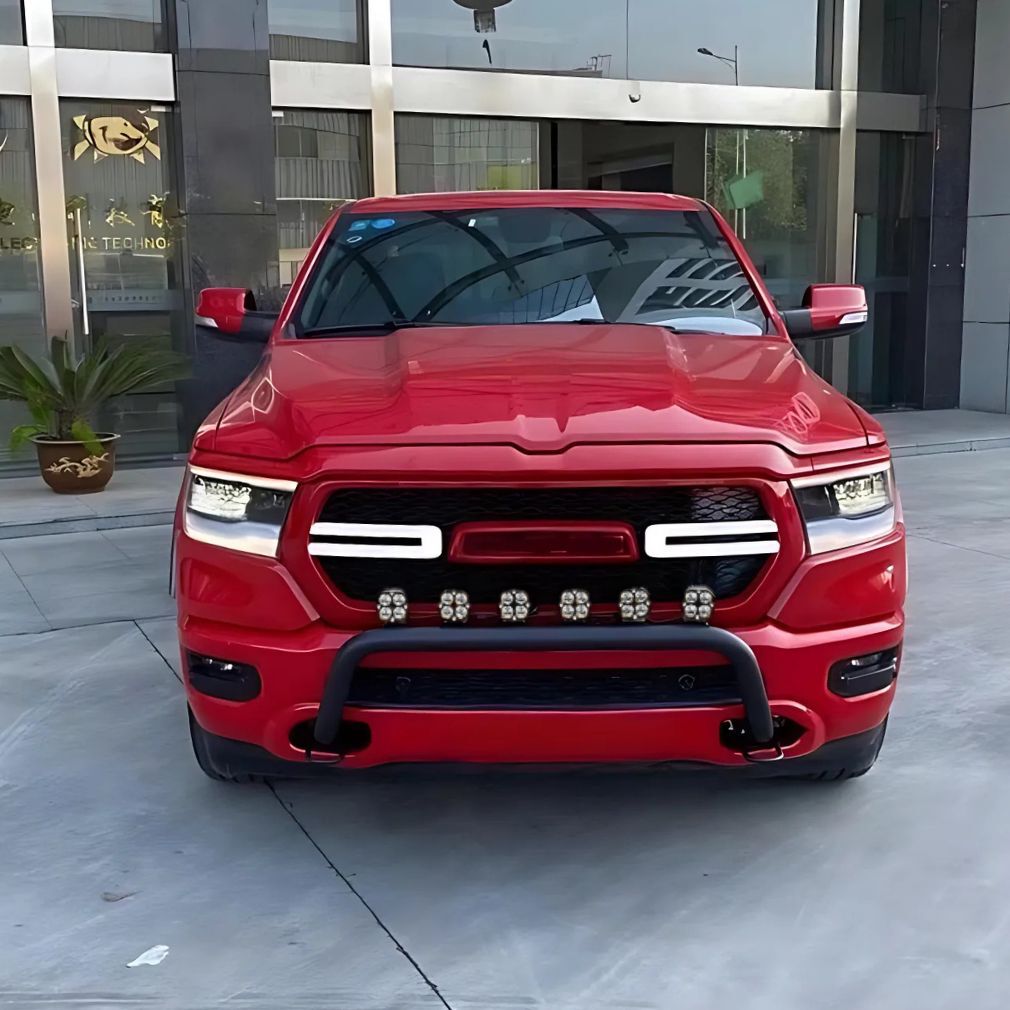 BULL BAR Orurowanie Przedniego Zderzaka + Oświetlenie LED (RAM 19-23)