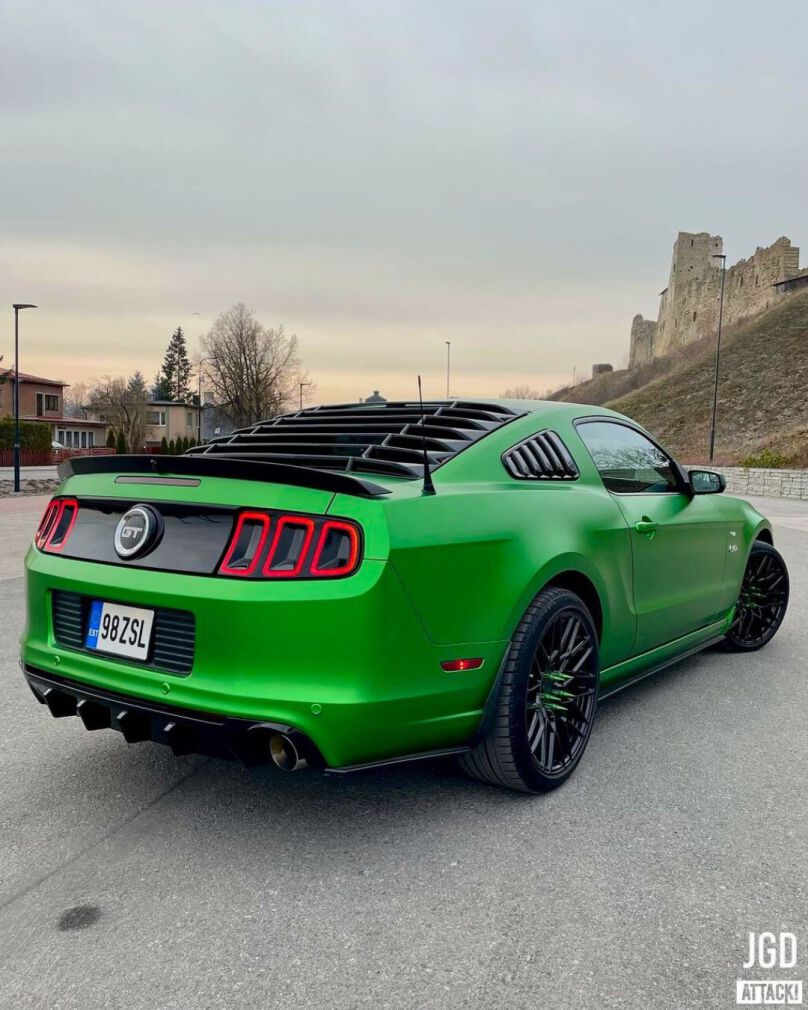 COMPETITION Style Rear Bumper Lower Diffuser - Gloss Black (MUSTANG 13-14)