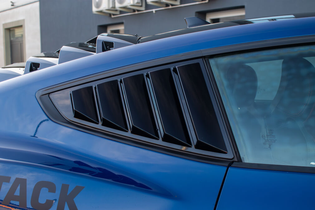 Quarter Window Louvers - Gloss Black (MUSTANG 24-25)