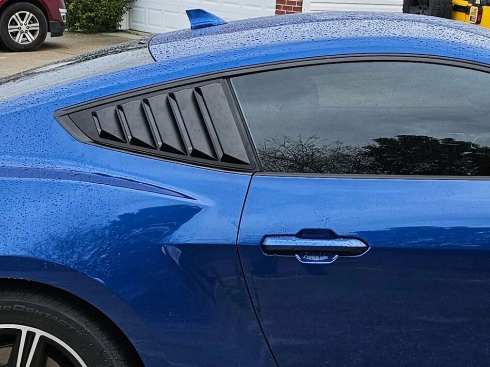 Quarter Window Louvers - Gloss Black (MUSTANG 24-25)