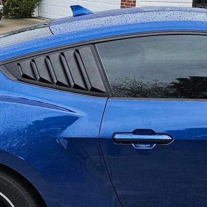 Quarter Window Louvers - Gloss Black (MUSTANG 24-25)