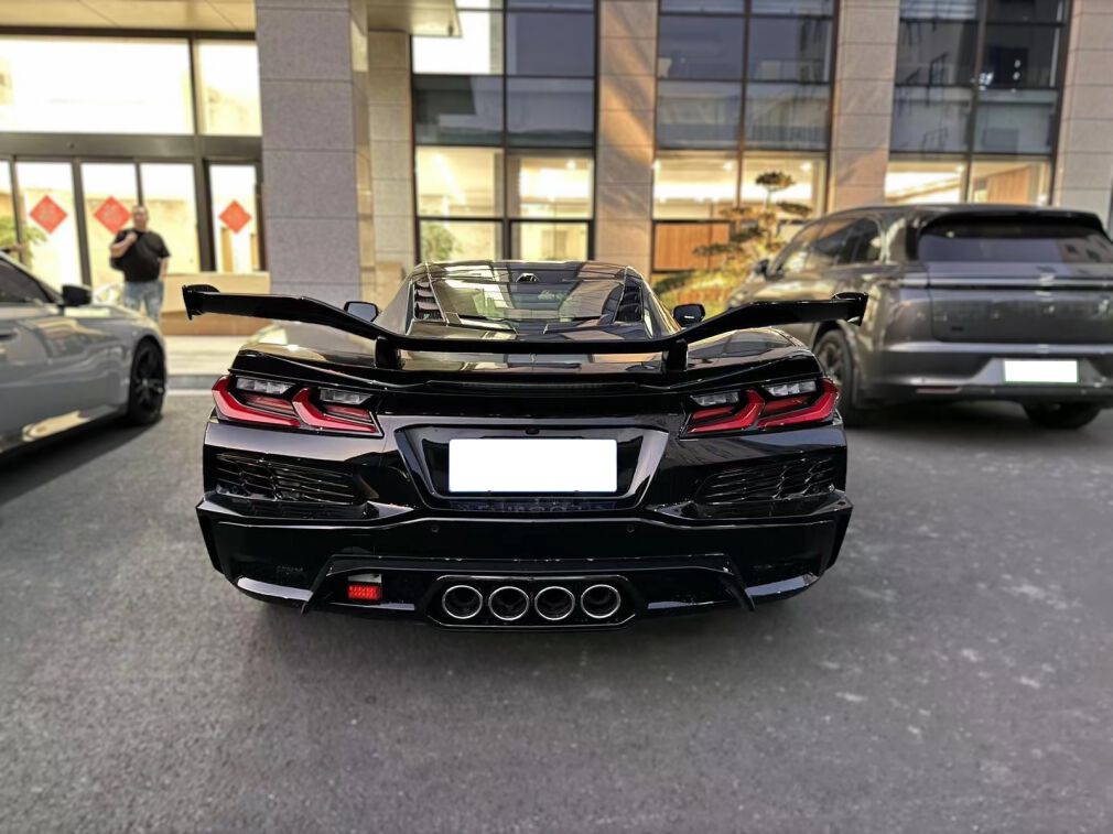 Z06 Style Rear Diffuser + Exhaust Tips (CORVETTE C8 20-24 Stingray)