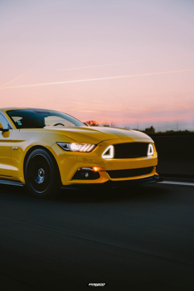 LED Upper Grille (MUSTANG 15-17 Ecoboost, GT, V6)