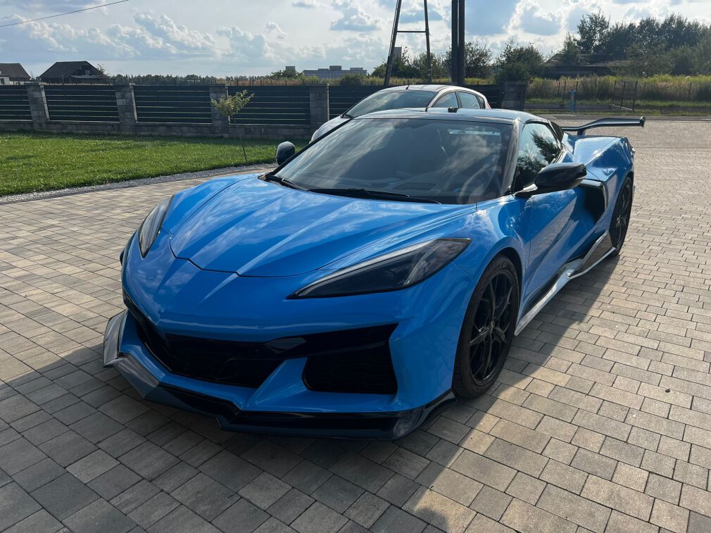 Zderzak Przedni Z06 Styl - Zestaw (CORVETTE C8 20-23 Stingray)