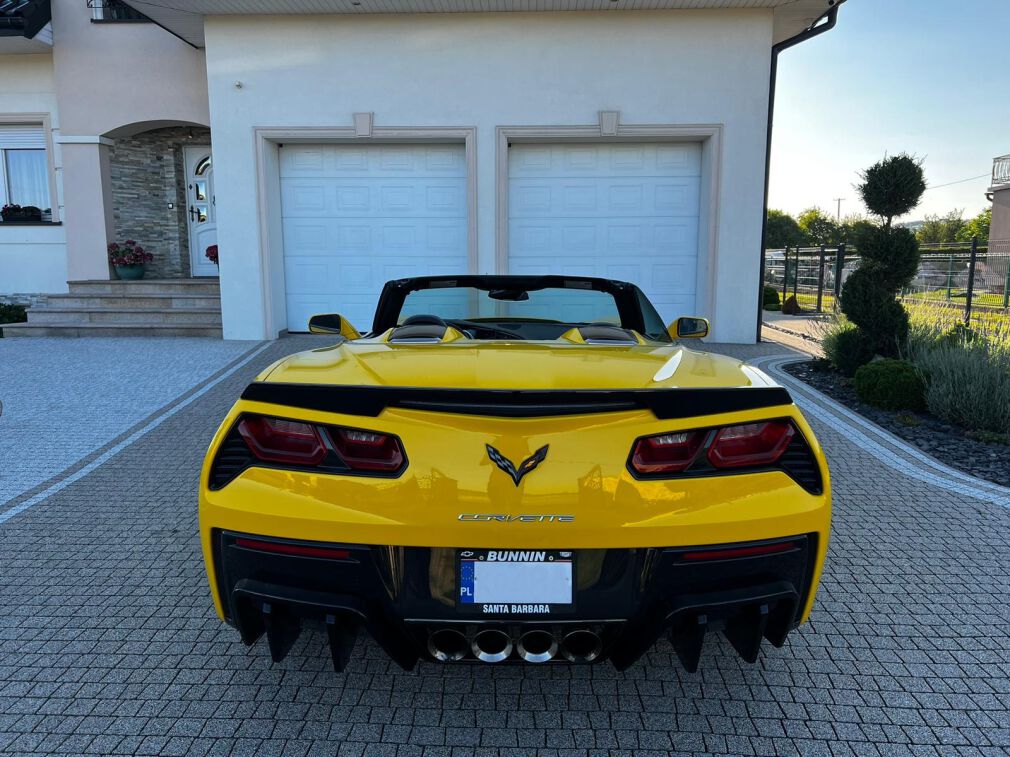 Rear Bumper Diffuser With Fins - Gloss Black (CORVETTE C7 14-19)