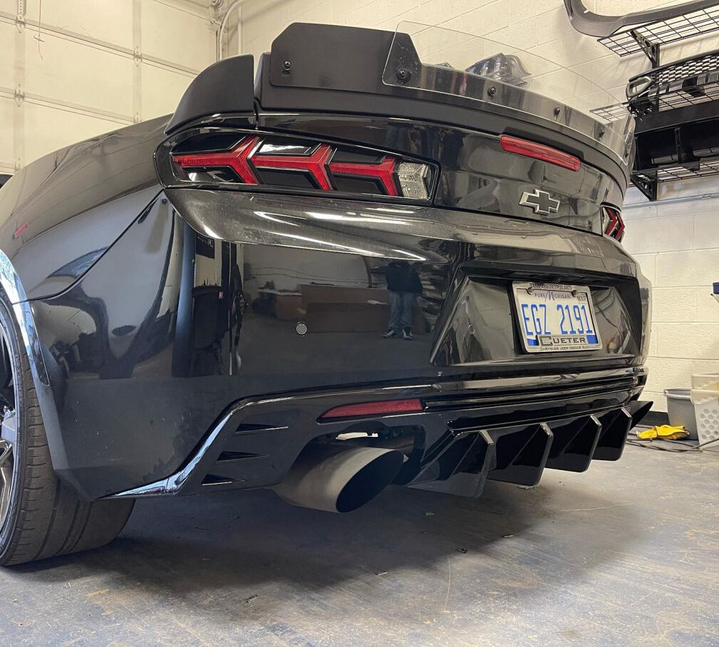 Rear Diffuser with Fins - Single/Quad Exhaust Tips - Gloss Black (CAMARO 16-23 all except ZL1)