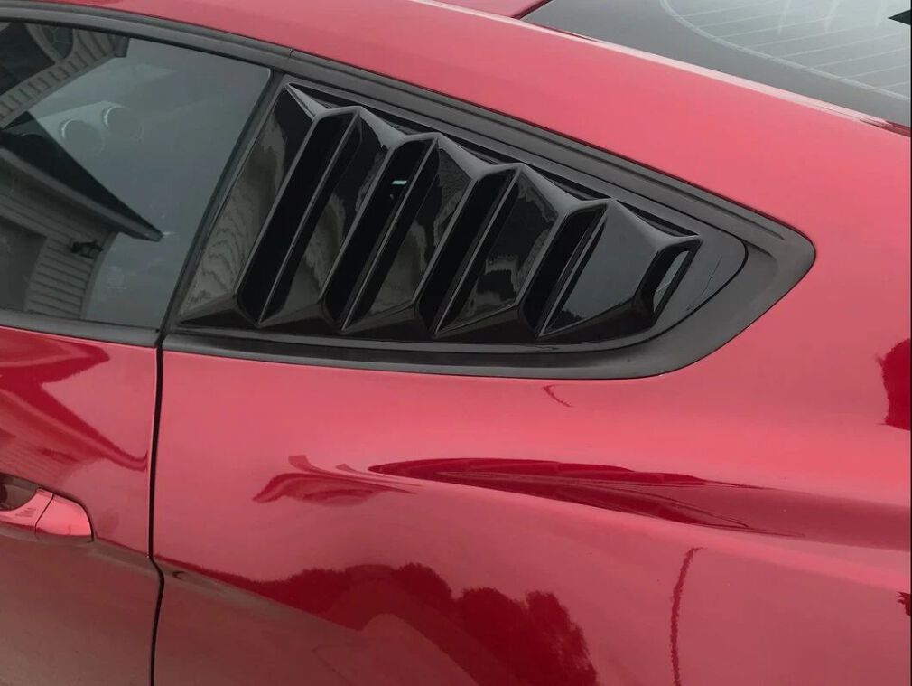 SpeedForm Vintage Quarter Window Louvers - Gloss Black (MUSTANG 15-23 Fastback)