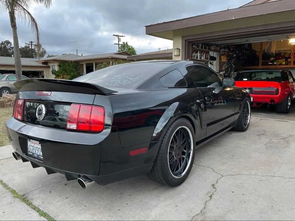 Ducktail Style Trunk Spoiler - Gloss Black (MUSTANG 05-09)